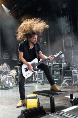  Lakeview, Staind and Breaking Benjamin 'in özel konuğu olarak Pine Knob Music Theater' da canlı performans sergiliyor.