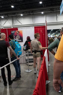 Motor City Comic Con sunuculuğunu Novi, Michigan 'daki Suburban Collection Showplace üstlendi.