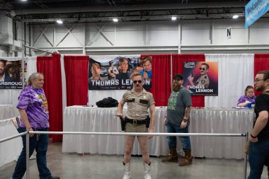 Motor City Comic Con sunuculuğunu Novi, Michigan 'daki Suburban Collection Showplace üstlendi.