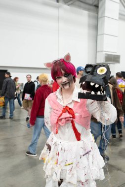 Motor City Comic Con sunuculuğunu Novi, Michigan 'daki Suburban Collection Showplace üstlendi.