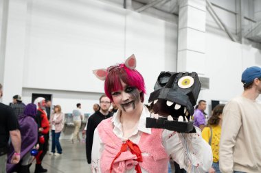 Motor City Comic Con sunuculuğunu Novi, Michigan 'daki Suburban Collection Showplace üstlendi.