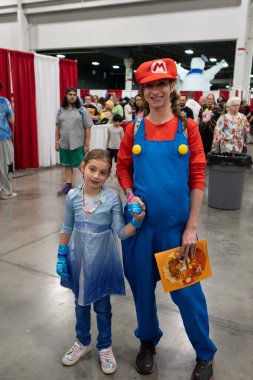 Motor City Comic Con sunuculuğunu Novi, Michigan 'daki Suburban Collection Showplace üstlendi.