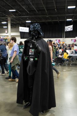 Motor City Comic Con sunuculuğunu Novi, Michigan 'daki Suburban Collection Showplace üstlendi.