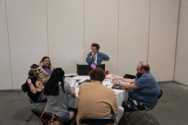 Motor City Comic Con sunuculuğunu Novi, Michigan 'daki Suburban Collection Showplace üstlendi.