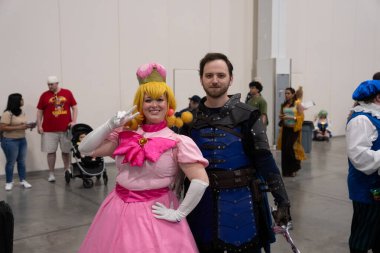 Motor City Comic Con sunuculuğunu Novi, Michigan 'daki Suburban Collection Showplace üstlendi.