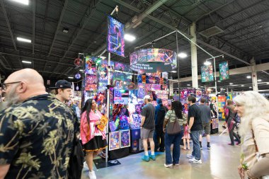 Motor City Comic Con sunuculuğunu Novi, Michigan 'daki Suburban Collection Showplace üstlendi.