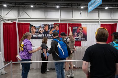 Motor City Comic Con sunuculuğunu Novi, Michigan 'daki Suburban Collection Showplace üstlendi.