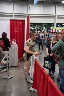 Motor City Comic Con sunuculuğunu Novi, Michigan 'daki Suburban Collection Showplace üstlendi.