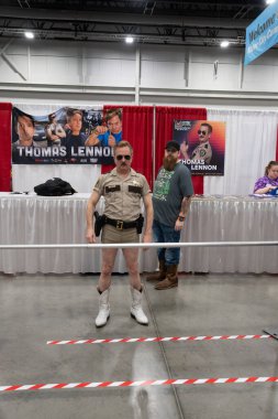 Motor City Comic Con sunuculuğunu Novi, Michigan 'daki Suburban Collection Showplace üstlendi.