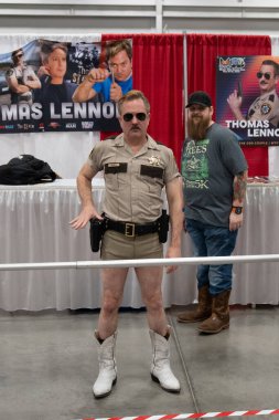 Motor City Comic Con sunuculuğunu Novi, Michigan 'daki Suburban Collection Showplace üstlendi.