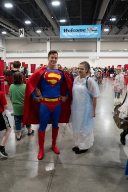 Motor City Comic Con sunuculuğunu Novi, Michigan 'daki Suburban Collection Showplace üstlendi.