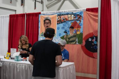 Motor City Comic Con sunuculuğunu Novi, Michigan 'daki Suburban Collection Showplace üstlendi.