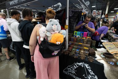 Motor City Comic Con sunuculuğunu Novi, Michigan 'daki Suburban Collection Showplace üstlendi.