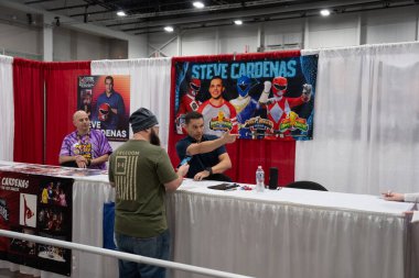 Motor City Comic Con sunuculuğunu Novi, Michigan 'daki Suburban Collection Showplace üstlendi.