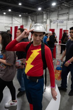 Motor City Comic Con sunuculuğunu Novi, Michigan 'daki Suburban Collection Showplace üstlendi.