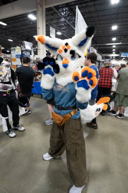 Motor City Comic Con sunuculuğunu Novi, Michigan 'daki Suburban Collection Showplace üstlendi.