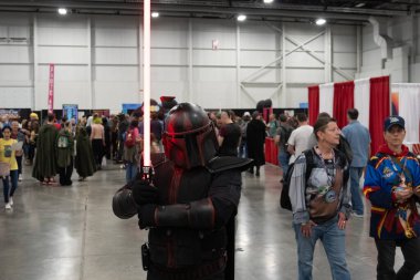 Motor City Comic Con sunuculuğunu Novi, Michigan 'daki Suburban Collection Showplace üstlendi.
