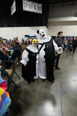 Motor City Comic Con sunuculuğunu Novi, Michigan 'daki Suburban Collection Showplace üstlendi.