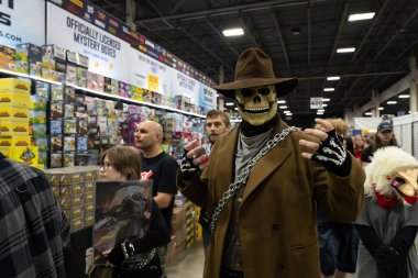 Motor City Comic Con sunuculuğunu Novi, Michigan 'daki Suburban Collection Showplace üstlendi.