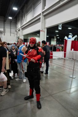 Motor City Comic Con sunuculuğunu Novi, Michigan 'daki Suburban Collection Showplace üstlendi.