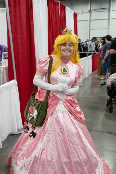 Motor City Comic Con sunuculuğunu Novi, Michigan 'daki Suburban Collection Showplace üstlendi.