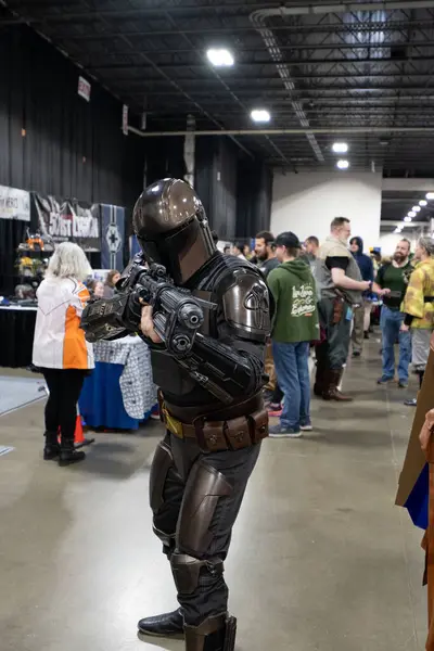 Motor City Comic Con sunuculuğunu Novi, Michigan 'daki Suburban Collection Showplace üstlendi.