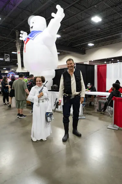 Motor City Comic Con sunuculuğunu Novi, Michigan 'daki Suburban Collection Showplace üstlendi.