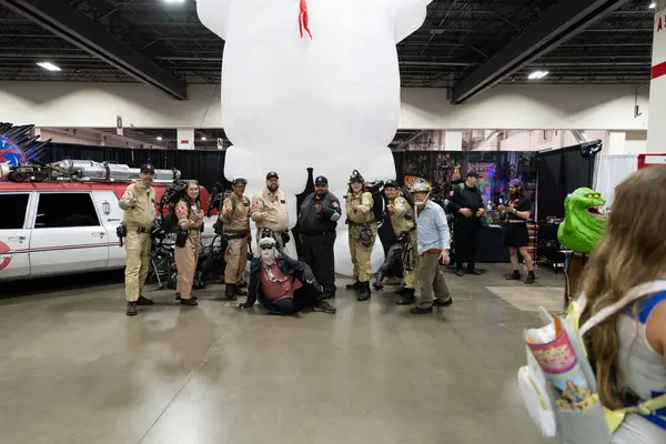 Motor City Comic Con sunuculuğunu Novi, Michigan 'daki Suburban Collection Showplace üstlendi.