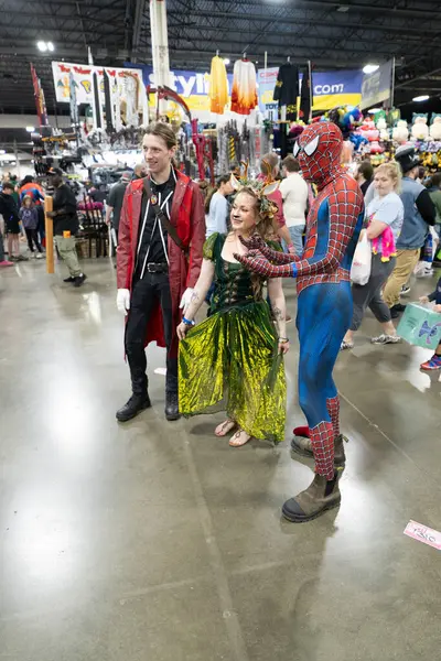 Motor City Comic Con sunuculuğunu Novi, Michigan 'daki Suburban Collection Showplace üstlendi.
