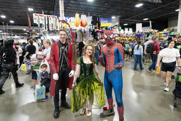 Motor City Comic Con sunuculuğunu Novi, Michigan 'daki Suburban Collection Showplace üstlendi.