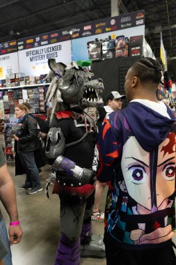 Motor City Comic Con sunuculuğunu Novi, Michigan 'daki Suburban Collection Showplace üstlendi.