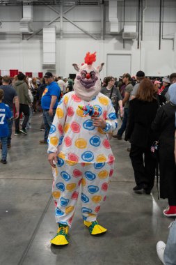 Motor City Comic Con sunuculuğunu Novi, Michigan 'daki Suburban Collection Showplace üstlendi.