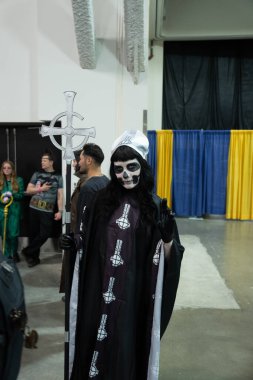 Motor City Comic Con sunuculuğunu Novi, Michigan 'daki Suburban Collection Showplace üstlendi.