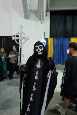 Motor City Comic Con sunuculuğunu Novi, Michigan 'daki Suburban Collection Showplace üstlendi.