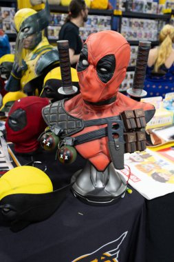 Motor City Comic Con sunuculuğunu Novi, Michigan 'daki Suburban Collection Showplace üstlendi.