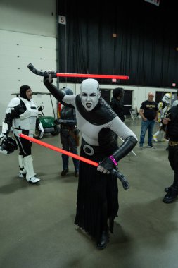 Motor City Comic Con sunuculuğunu Novi, Michigan 'daki Suburban Collection Showplace üstlendi.