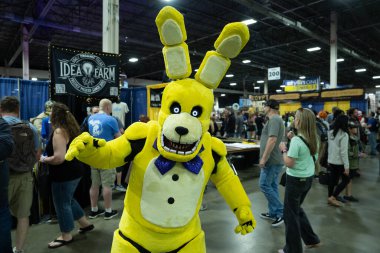 Motor City Comic Con sunuculuğunu Novi, Michigan 'daki Suburban Collection Showplace üstlendi.