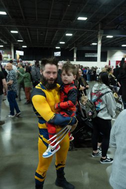 Motor City Comic Con sunuculuğunu Novi, Michigan 'daki Suburban Collection Showplace üstlendi.