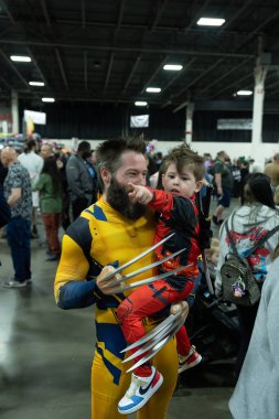 Motor City Comic Con sunuculuğunu Novi, Michigan 'daki Suburban Collection Showplace üstlendi.