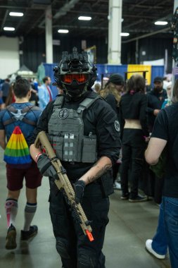 Motor City Comic Con sunuculuğunu Novi, Michigan 'daki Suburban Collection Showplace üstlendi.