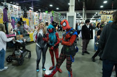Motor City Comic Con sunuculuğunu Novi, Michigan 'daki Suburban Collection Showplace üstlendi.