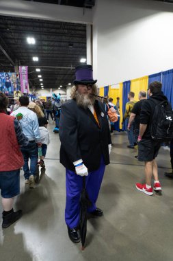 Motor City Comic Con sunuculuğunu Novi, Michigan 'daki Suburban Collection Showplace üstlendi.