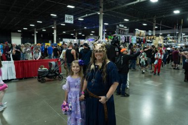 Motor City Comic Con sunuculuğunu Novi, Michigan 'daki Suburban Collection Showplace üstlendi.