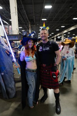 Motor City Comic Con sunuculuğunu Novi, Michigan 'daki Suburban Collection Showplace üstlendi.