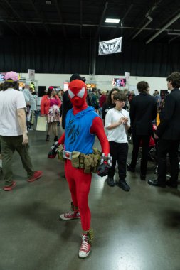 Motor City Comic Con sunuculuğunu Novi, Michigan 'daki Suburban Collection Showplace üstlendi.