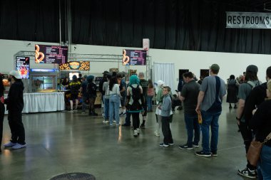 Motor City Comic Con sunuculuğunu Novi, Michigan 'daki Suburban Collection Showplace üstlendi.