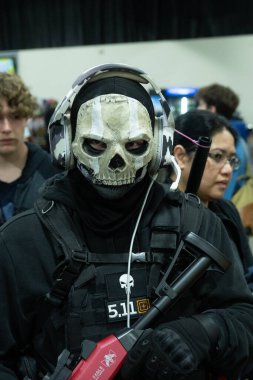 Motor City Comic Con sunuculuğunu Novi, Michigan 'daki Suburban Collection Showplace üstlendi.