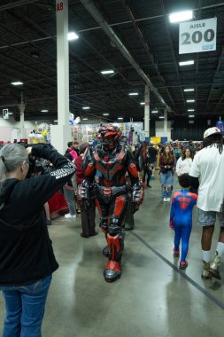 Motor City Comic Con sunuculuğunu Novi, Michigan 'daki Suburban Collection Showplace üstlendi.
