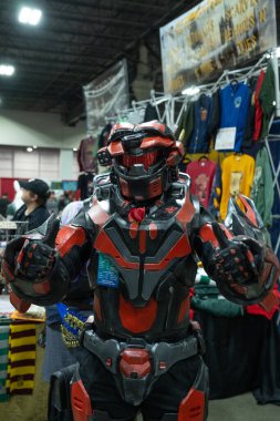 Motor City Comic Con sunuculuğunu Novi, Michigan 'daki Suburban Collection Showplace üstlendi.