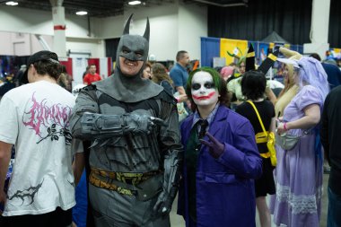 Motor City Comic Con sunuculuğunu Novi, Michigan 'daki Suburban Collection Showplace üstlendi.